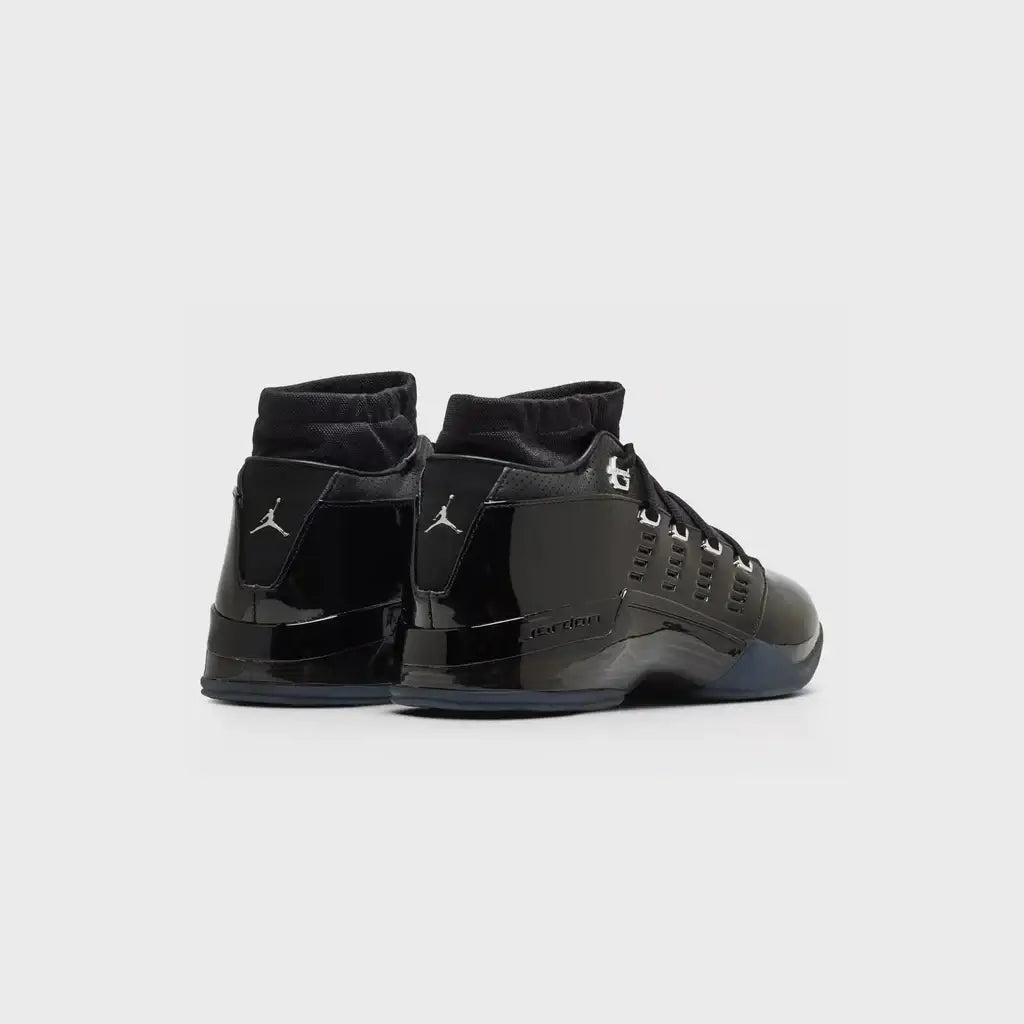 Jordan  17 Low Black Patent Size 11.5