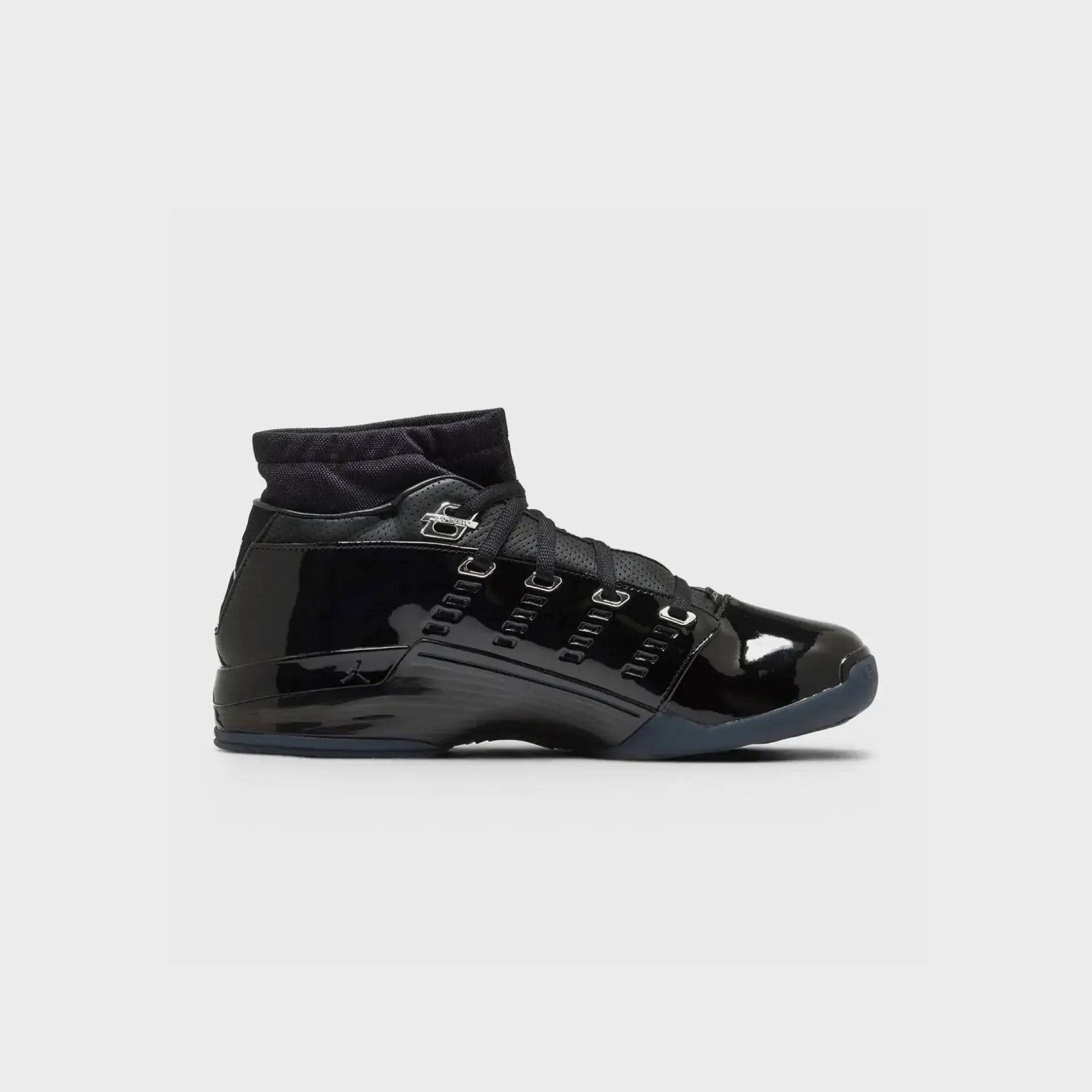 Jordan  17 Low Black Patent Size 11.5