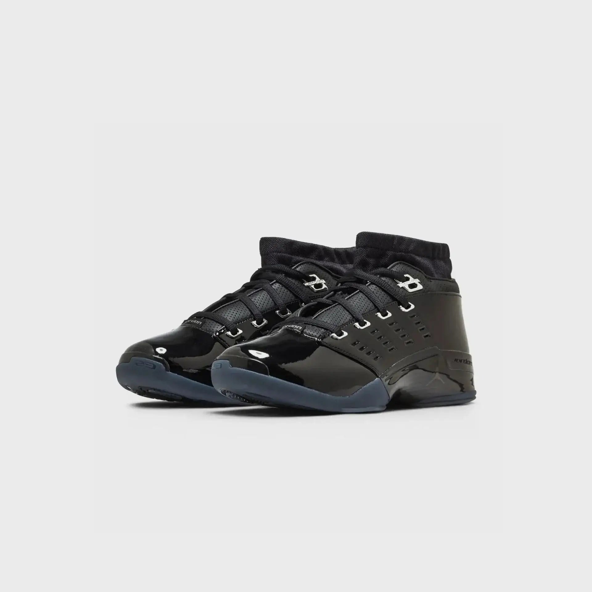 Jordan  17 Low Black Patent Size 11.5
