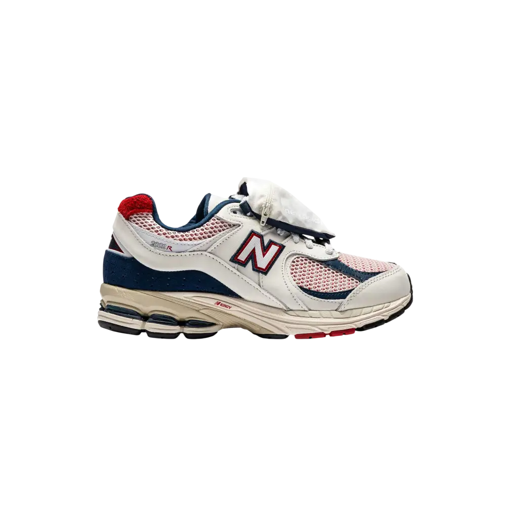 New Balance 2002R Team Red/Navy Pouch - 9.5