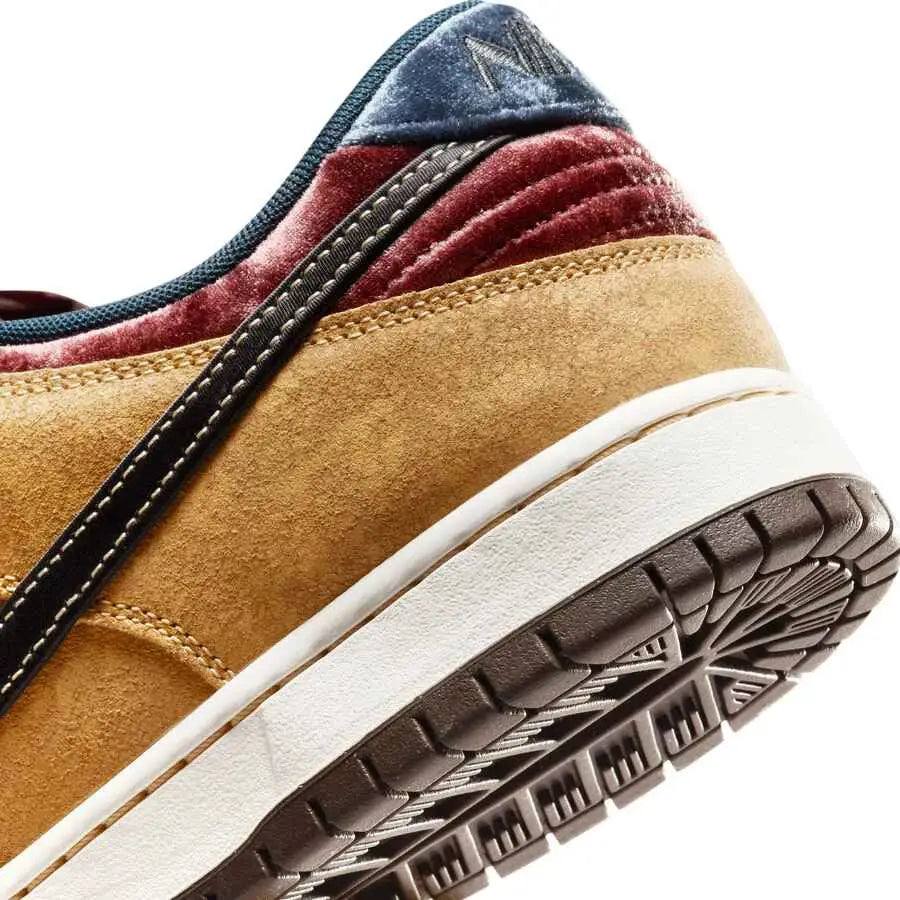 Nike SB Drunk Low Pro Celestial Gold/Black (’City of Cinema’) - 10 - Sneakers