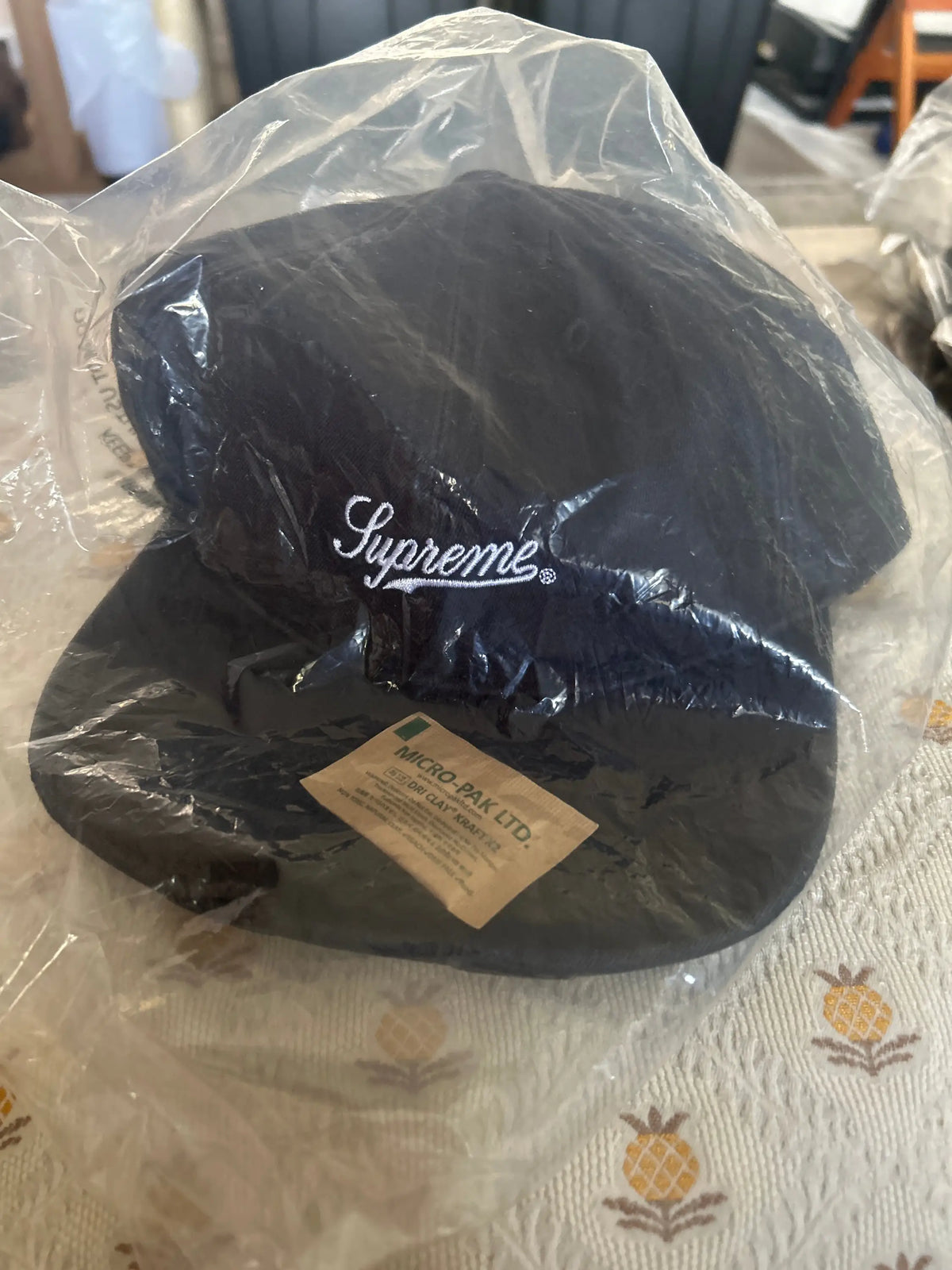 Supreme Distressed Script 6-Panel Black