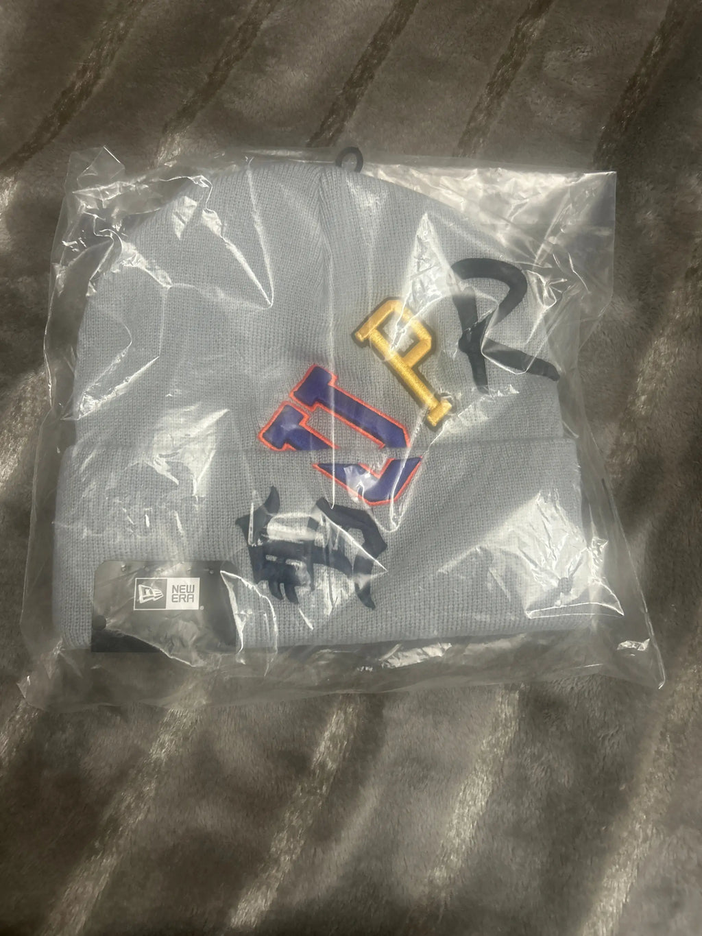 Supreme New Era Arc Beanie Gray
