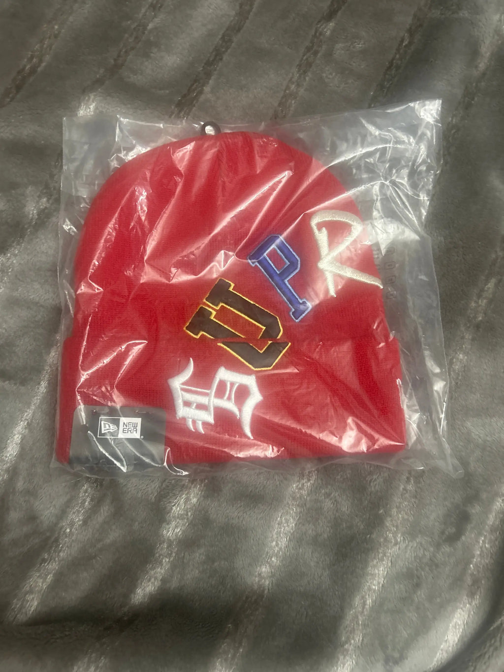 Supreme New Era Arc Beanie Red