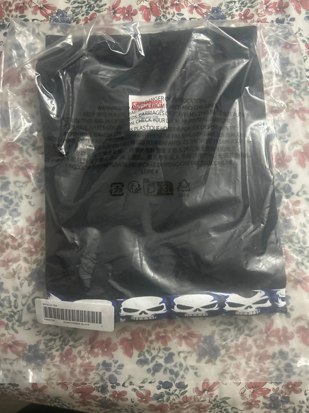 Supreme Skulls Spellout Tee Black Large
