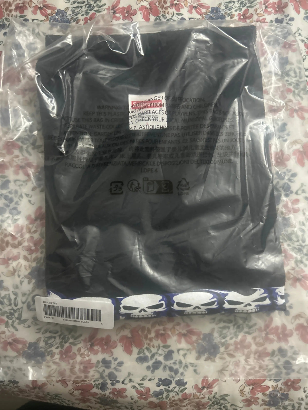 Supreme Skulls Spellout Tee Black Large