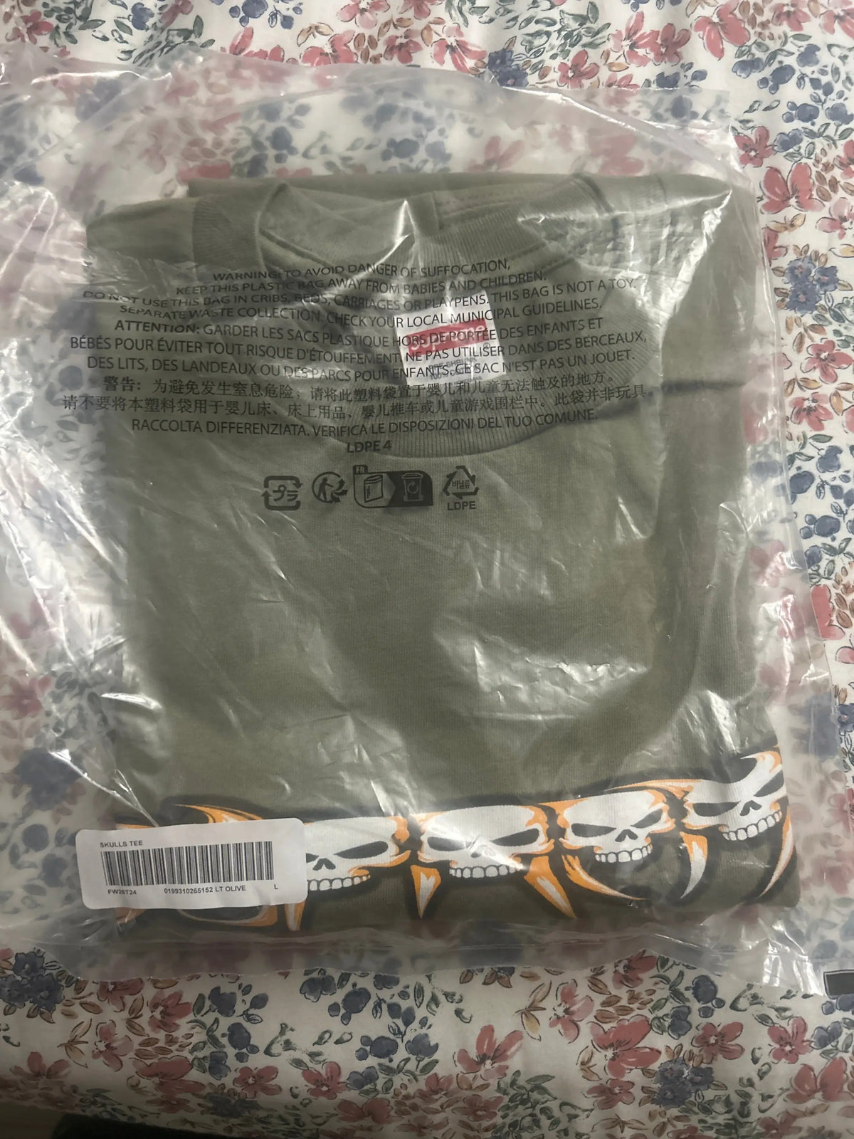 Supreme Skulls Spellout Tee Olive Large