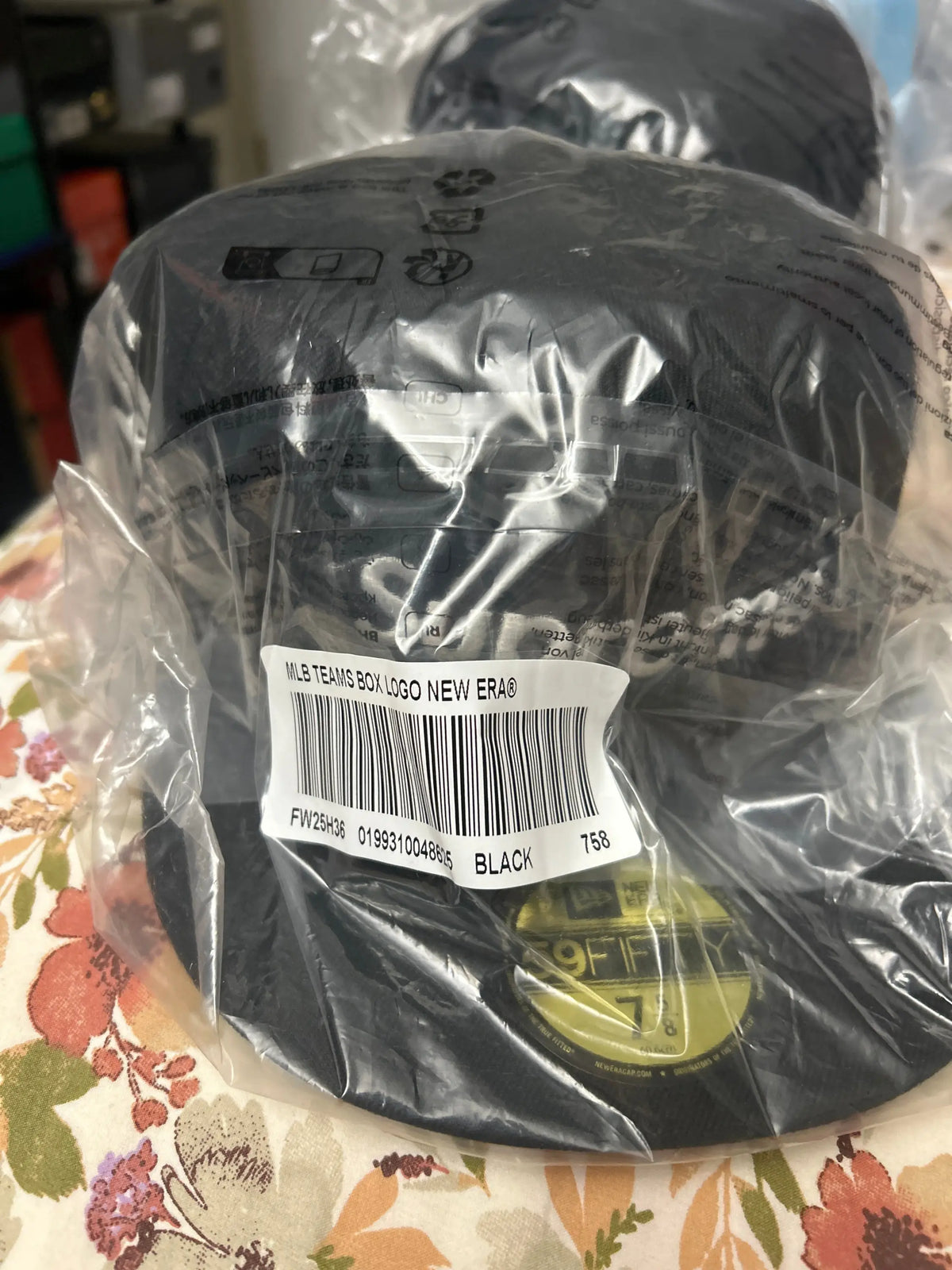 Supreme x MLB Teams Box Logo New Era Chicago White Sox 7 5/8”
