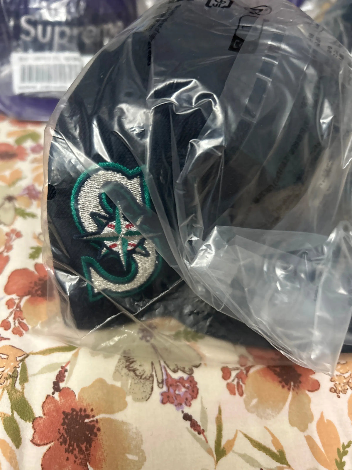 Supreme x MLB Teams Box Logo New Era Seattle Mariners 7 1/2”