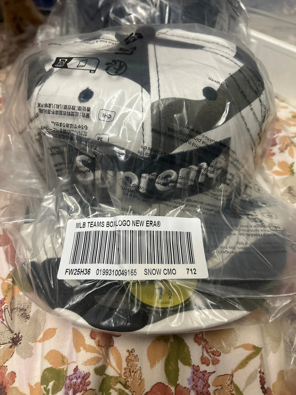 Supreme x MLB Teams Box Logo New Era New York Yankees 7 1/2"