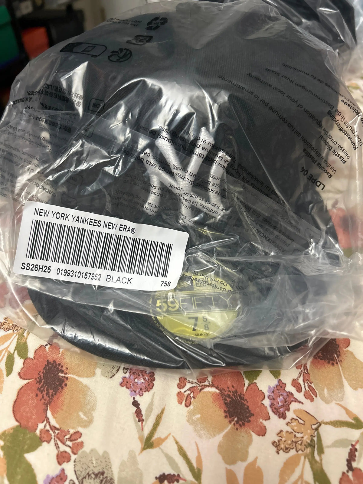 Supreme x New Era New York Yankees Black 7 5/8"